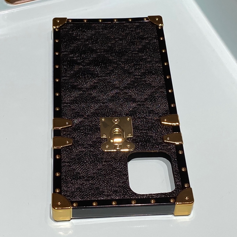 ✨Black Plaid Case✨ - Picture 5 of 8